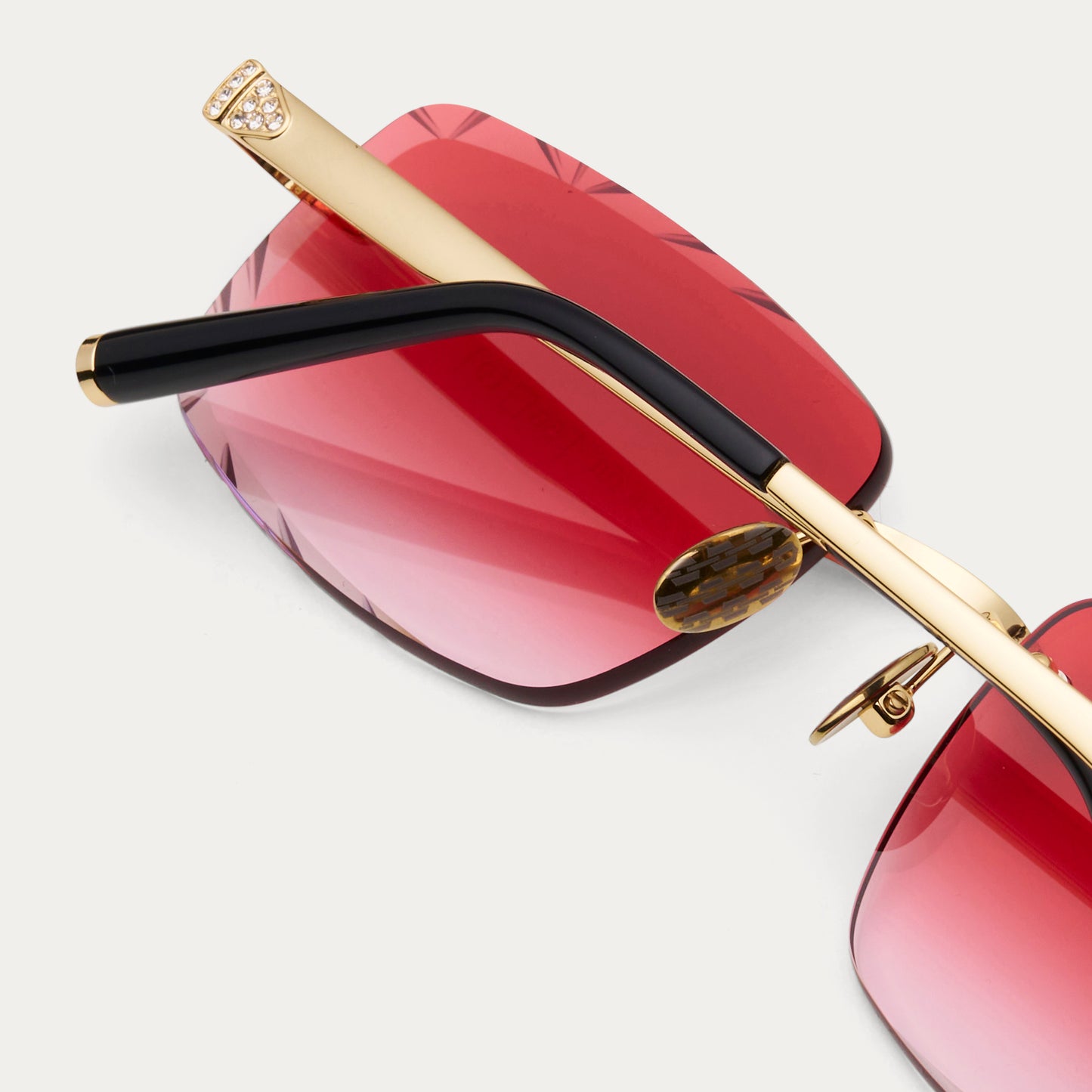 ICED RED TINT SIGNATURE GEM CUT