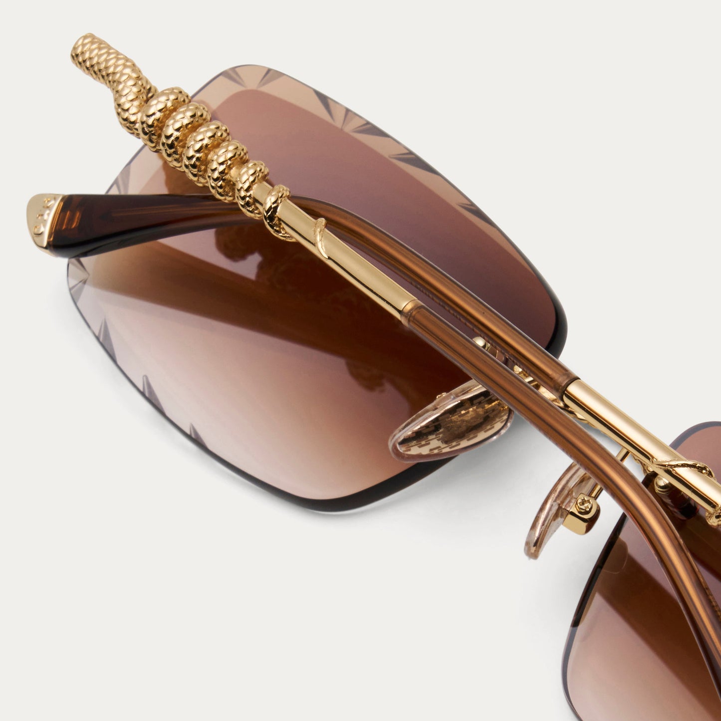 BROWN SERPENT GEM CUT