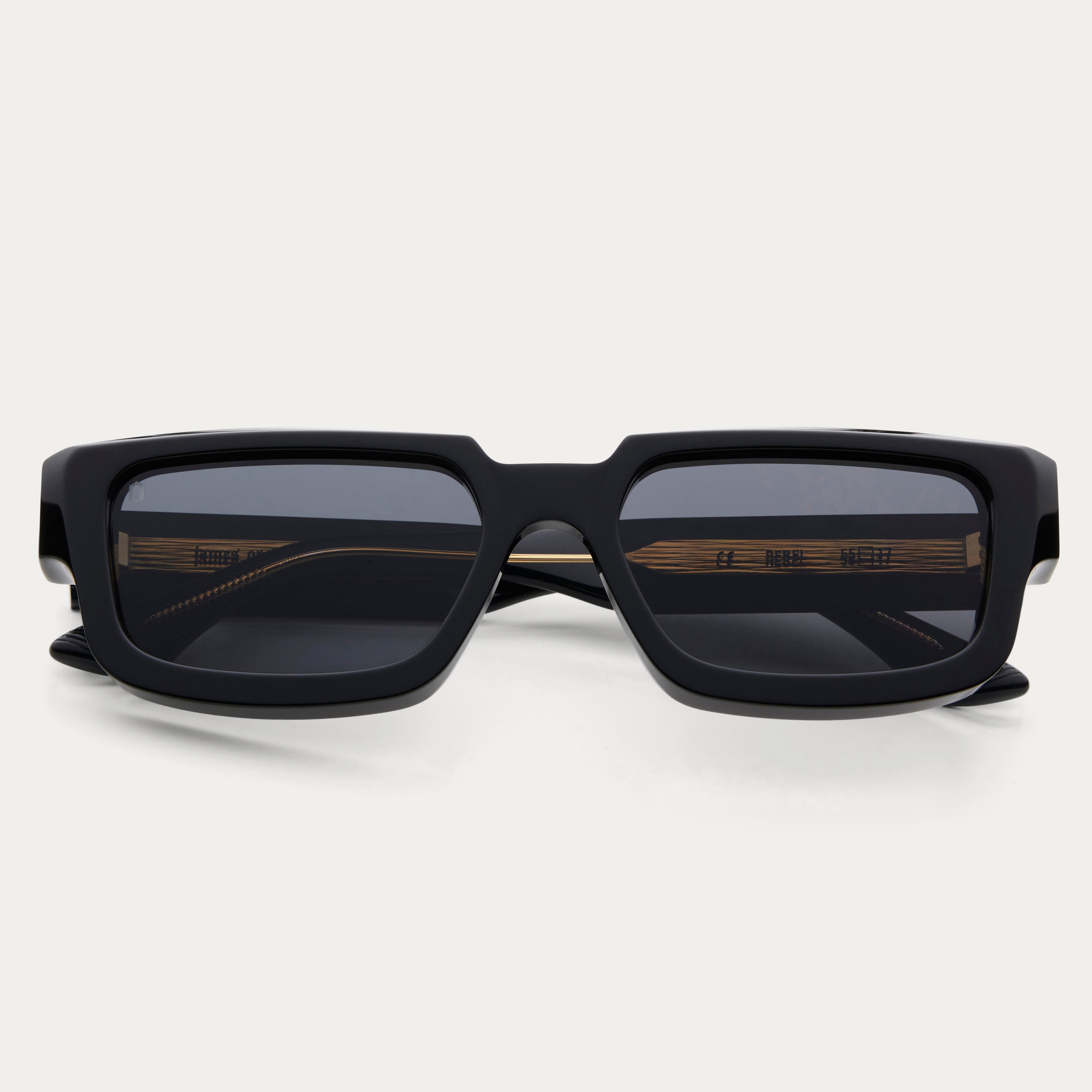 BLACK TITAN XL – JAMES ORO