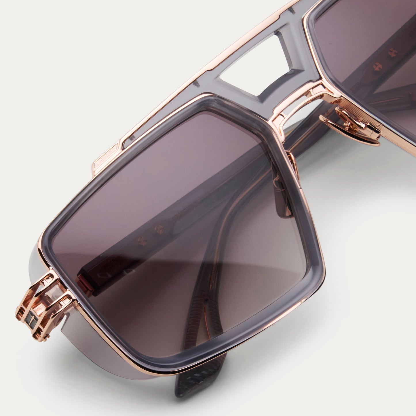 ROSE SMOKE SKYMASTER