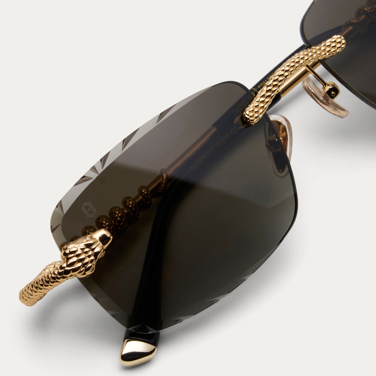 BLACK TINT SERPENT GEM CUT