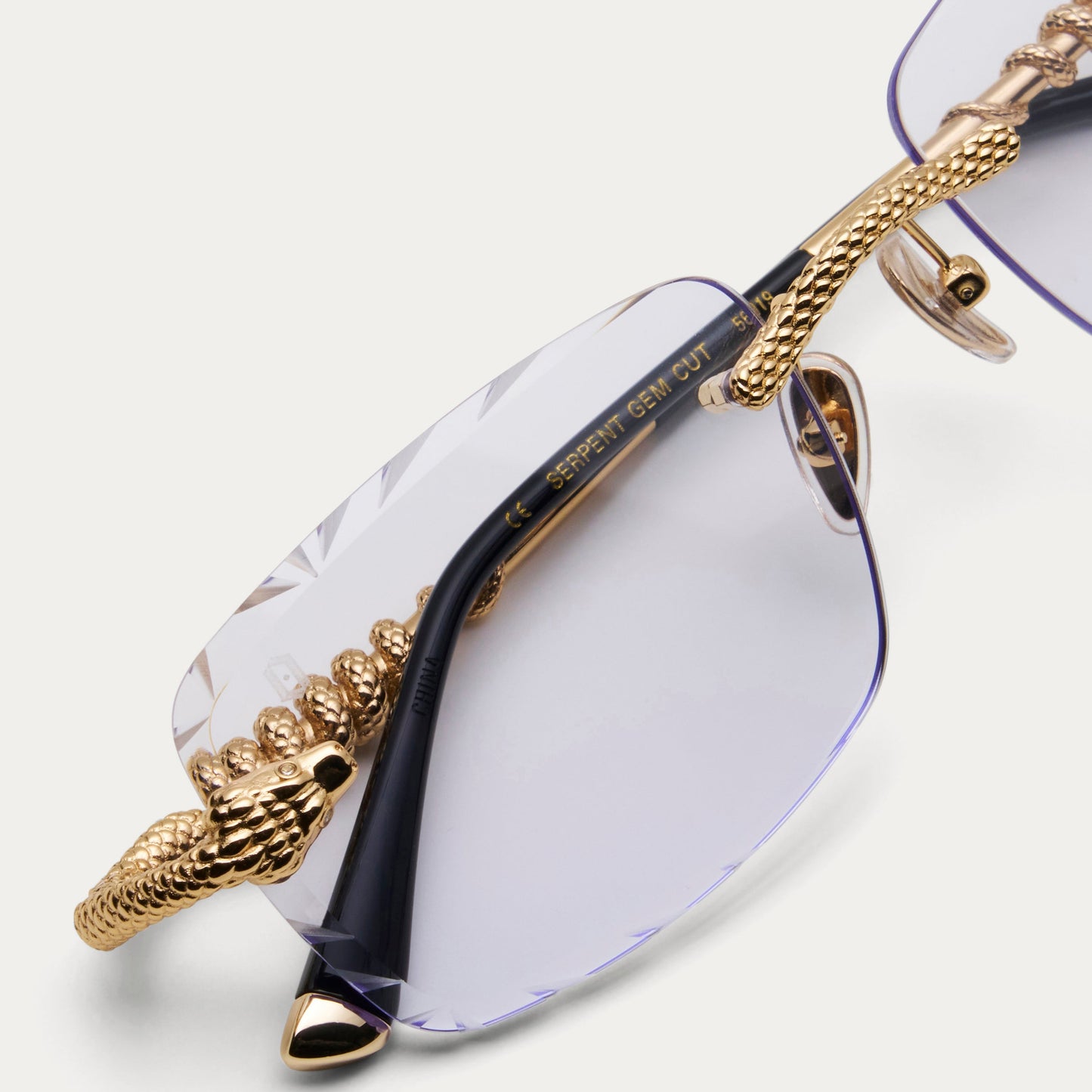 CLEAR SERPENT GEM CUT