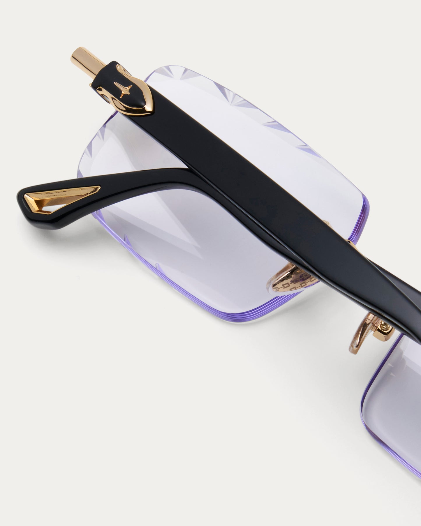 CLEAR BLACK JAVELIN GEM CUT