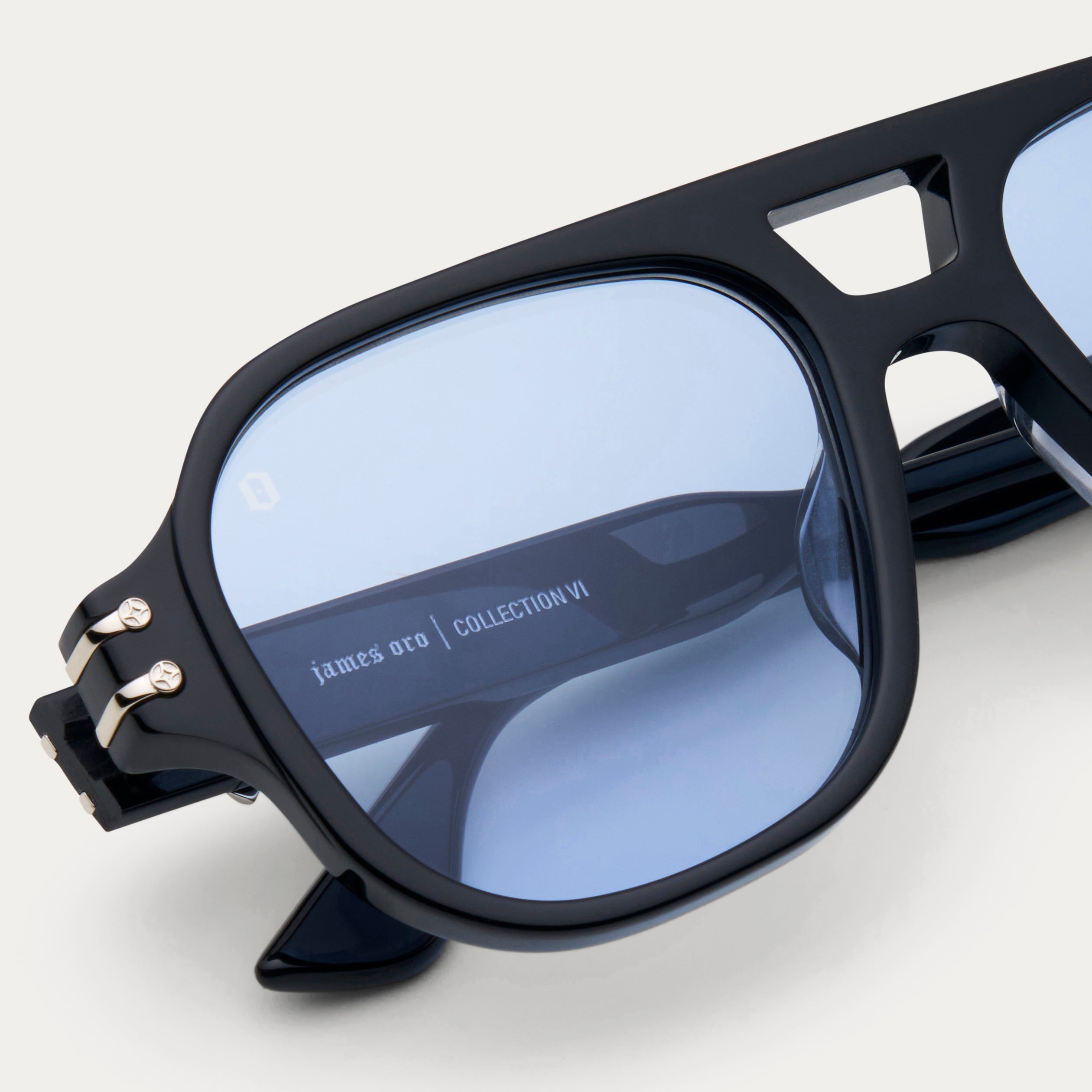 BLUE TINT BLACK HORIZON – JAMES ORO