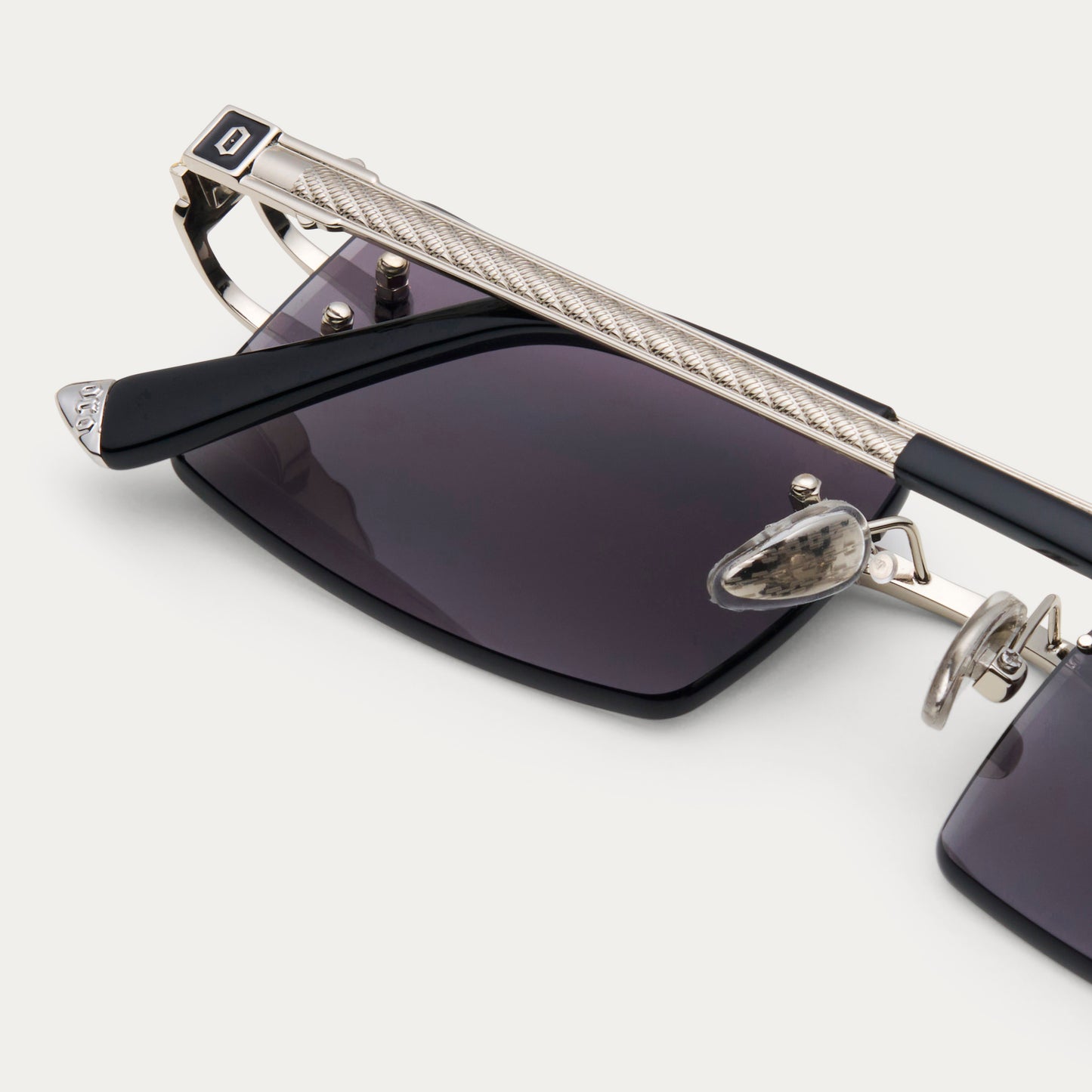 BLACK TINT SILVER AUTHENTIC II