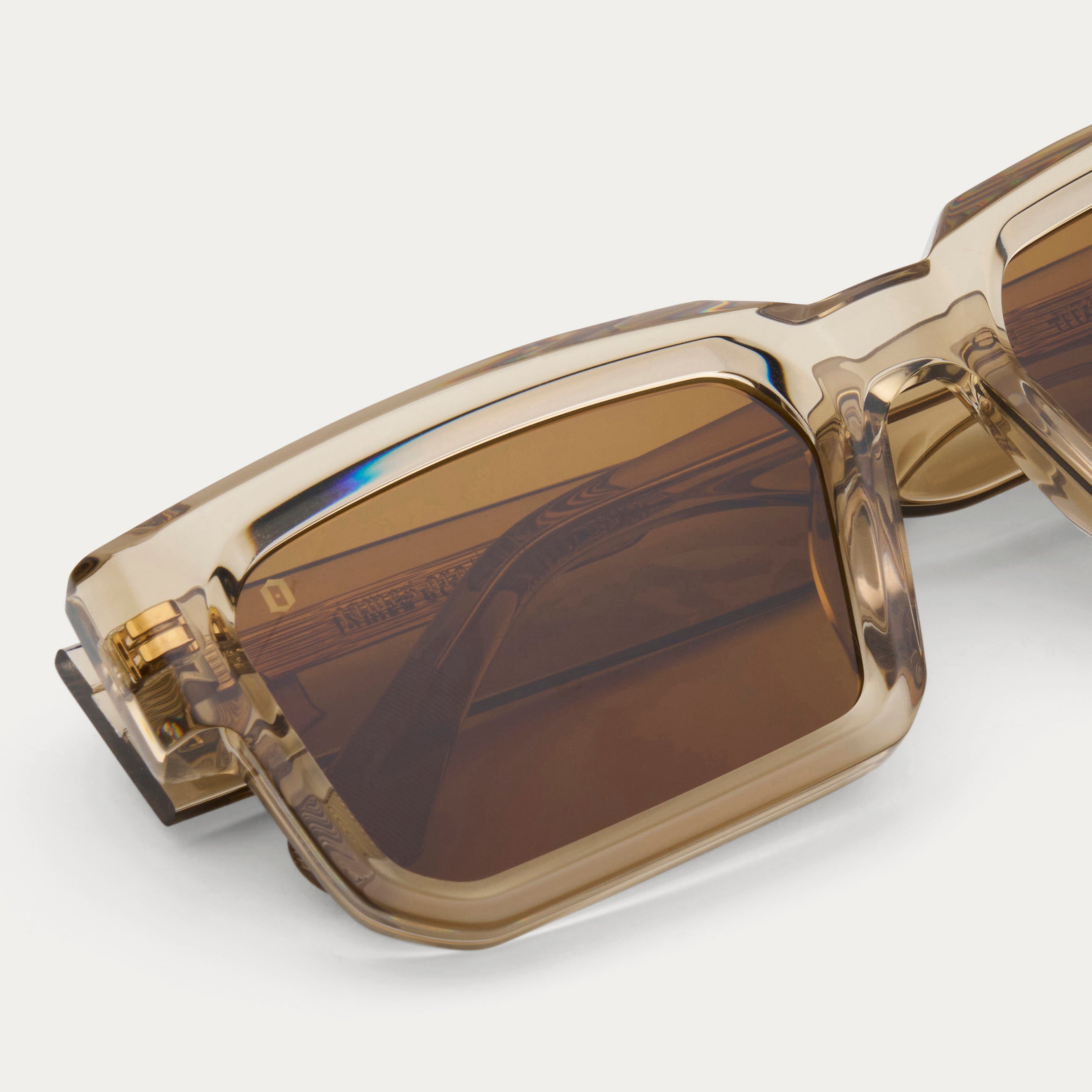 CHAMPAGNE TITAN XL – JAMES ORO