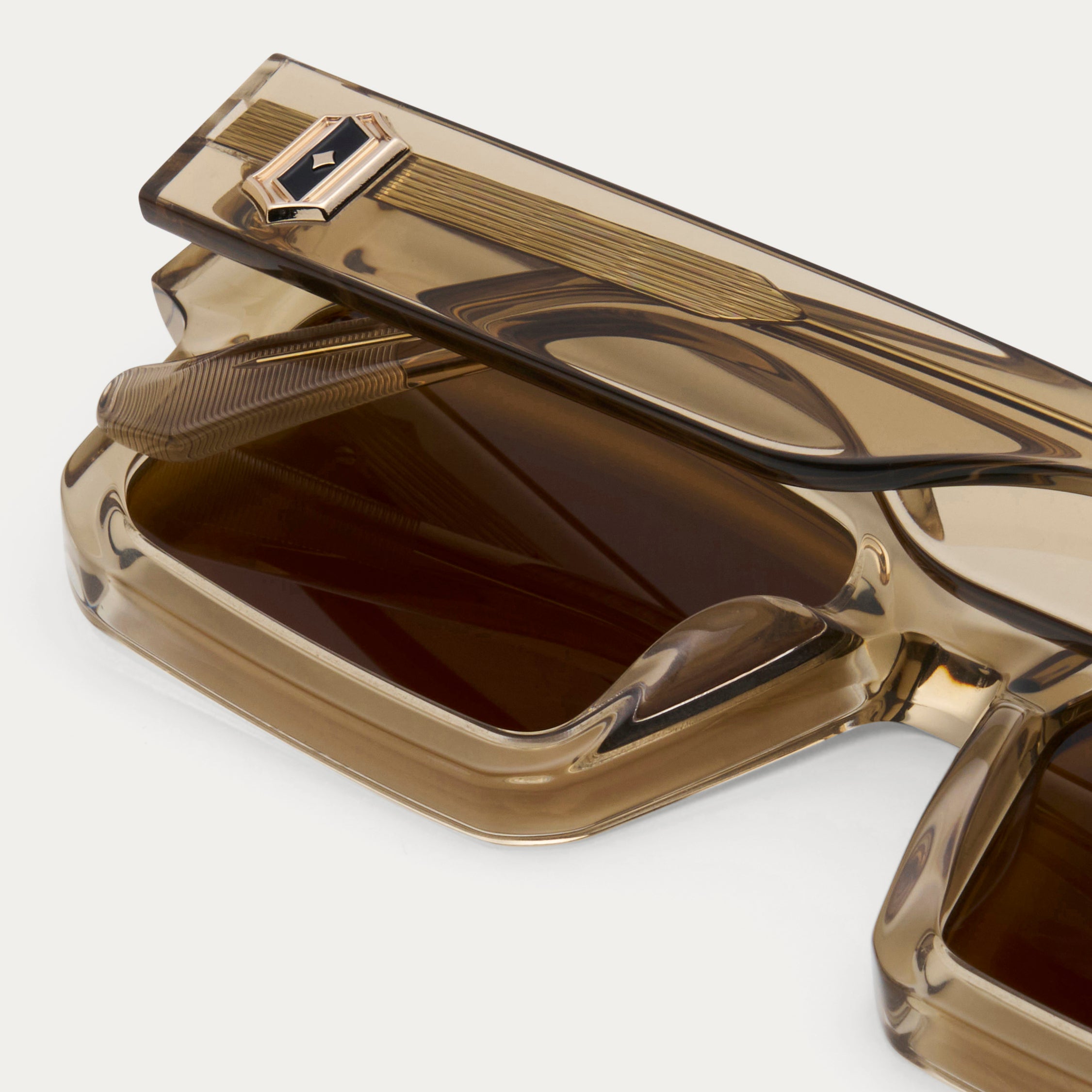 CHAMPAGNE TITAN XL – JAMES ORO