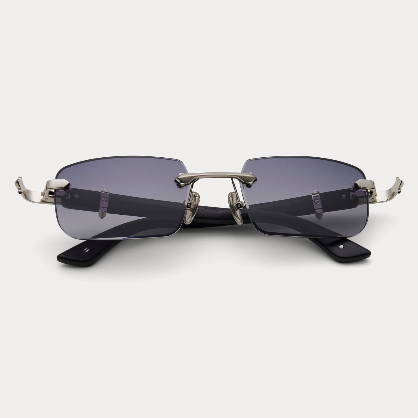 BLACK TINT SILVER CONFIDANTE