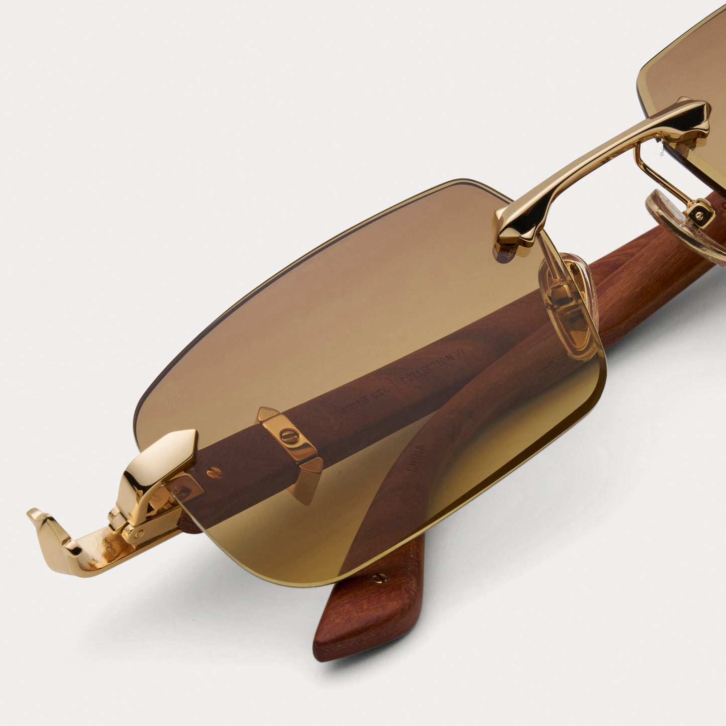 BROWN TINT CONFIDANTE