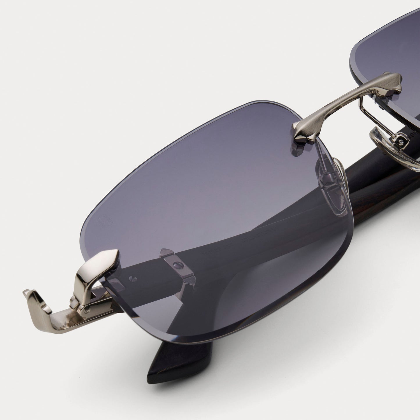 BLACK TINT SILVER CONSIGLIERE