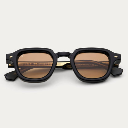 AMBER ATTACHÉ