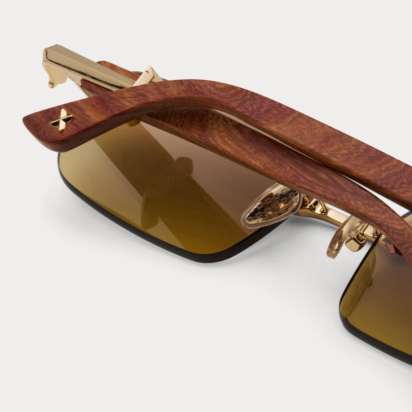BROWN TINT CONFIDANTE