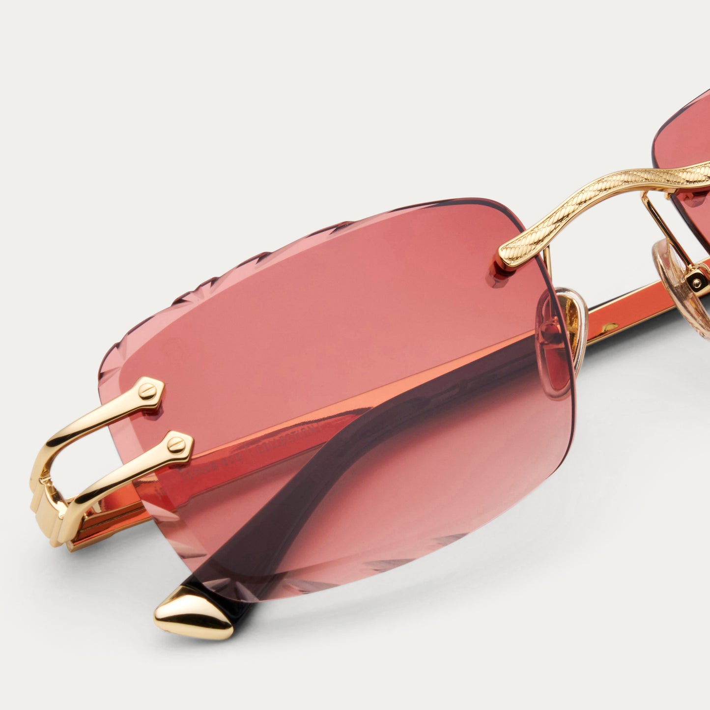RED TINT SIGNATURE GEM CUT