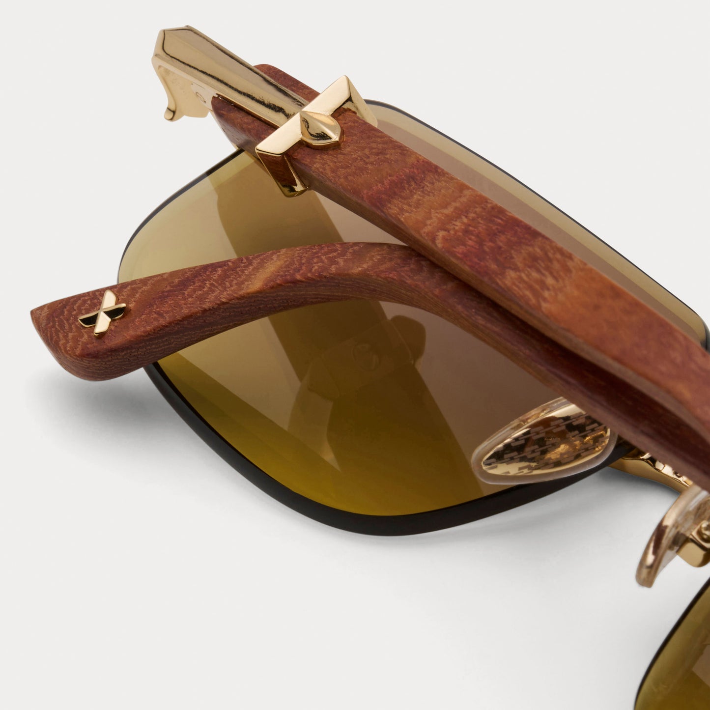BROWN TINT CONSIGLIERE