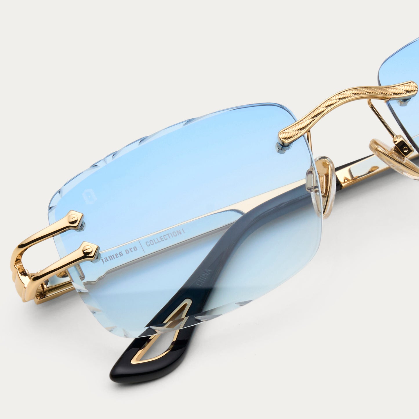 BLUE TINT SIGNATURE GEM CUT