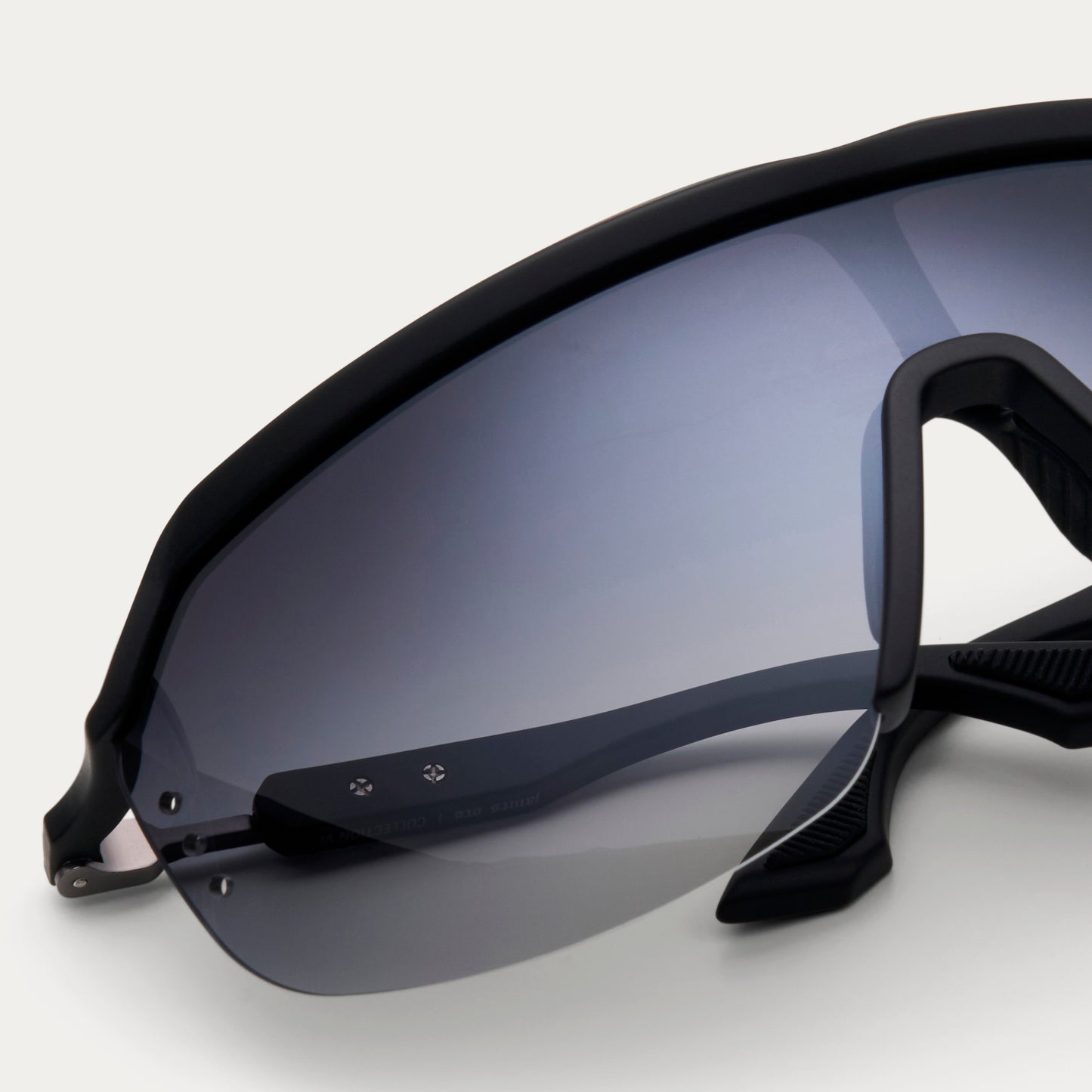 BLACK SILVER FLASH WINDSHIELD