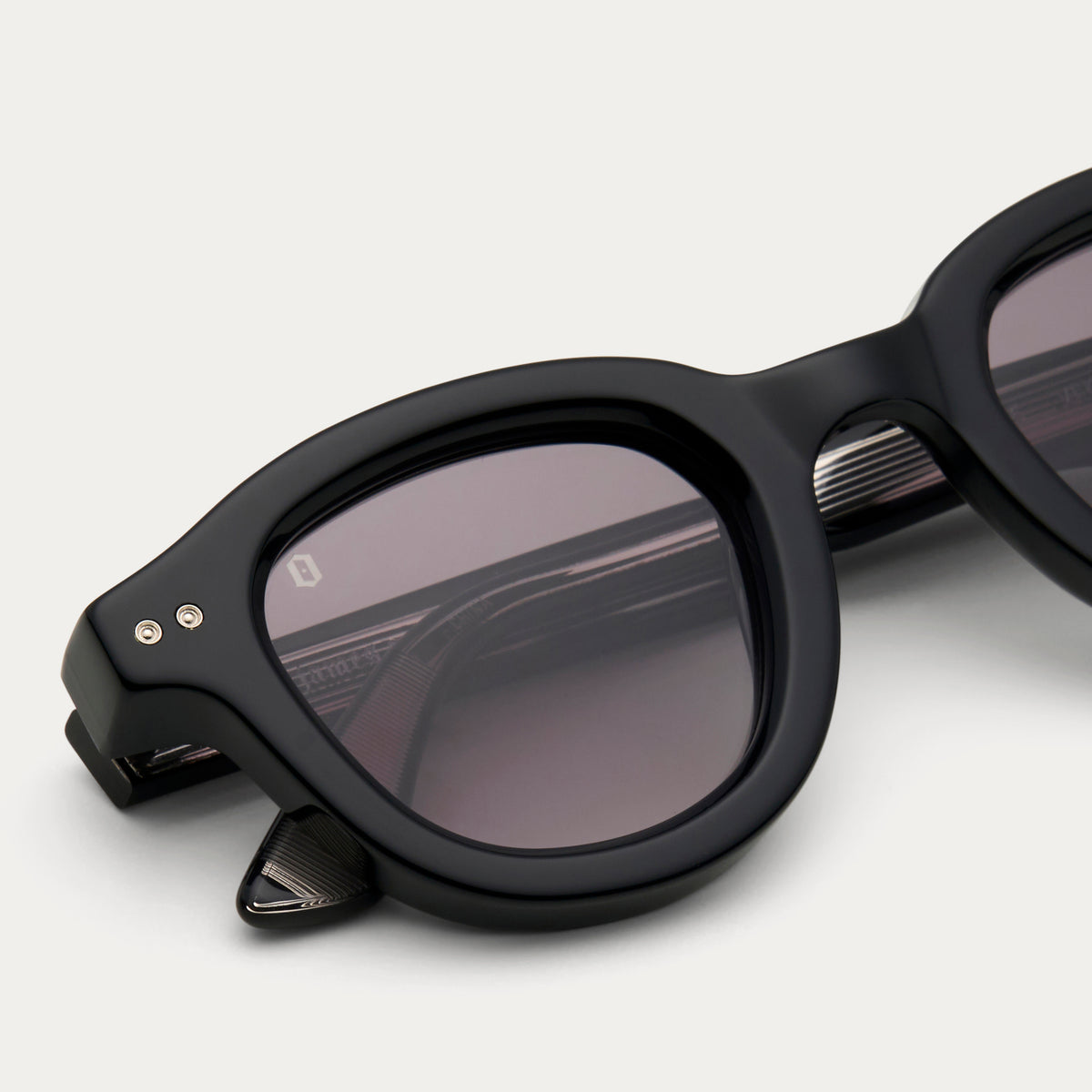 BLACK TINT VEKTOR