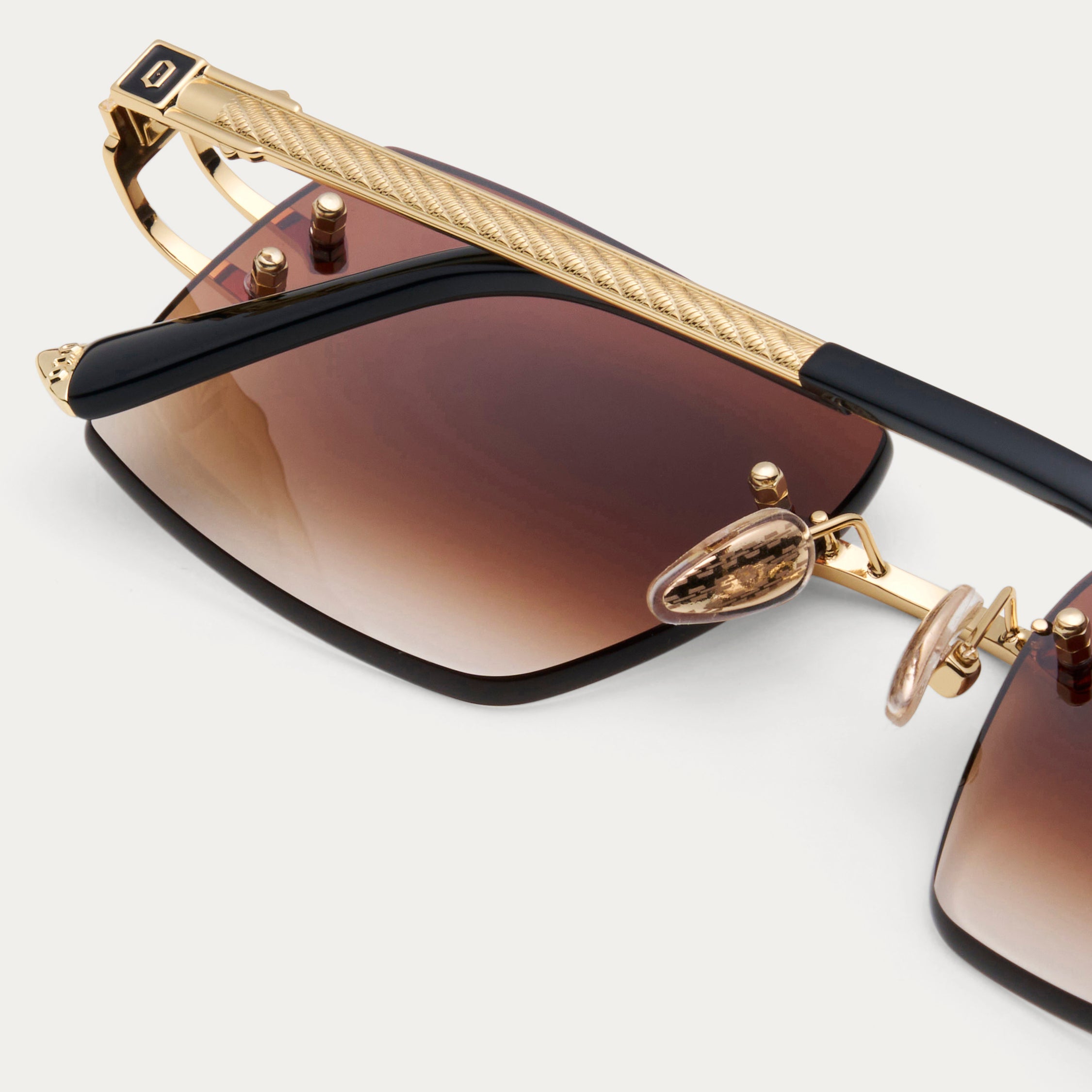 BROWN TINT GRAIL – JAMES ORO BROWN TINT GRAIL – JAMES ORO