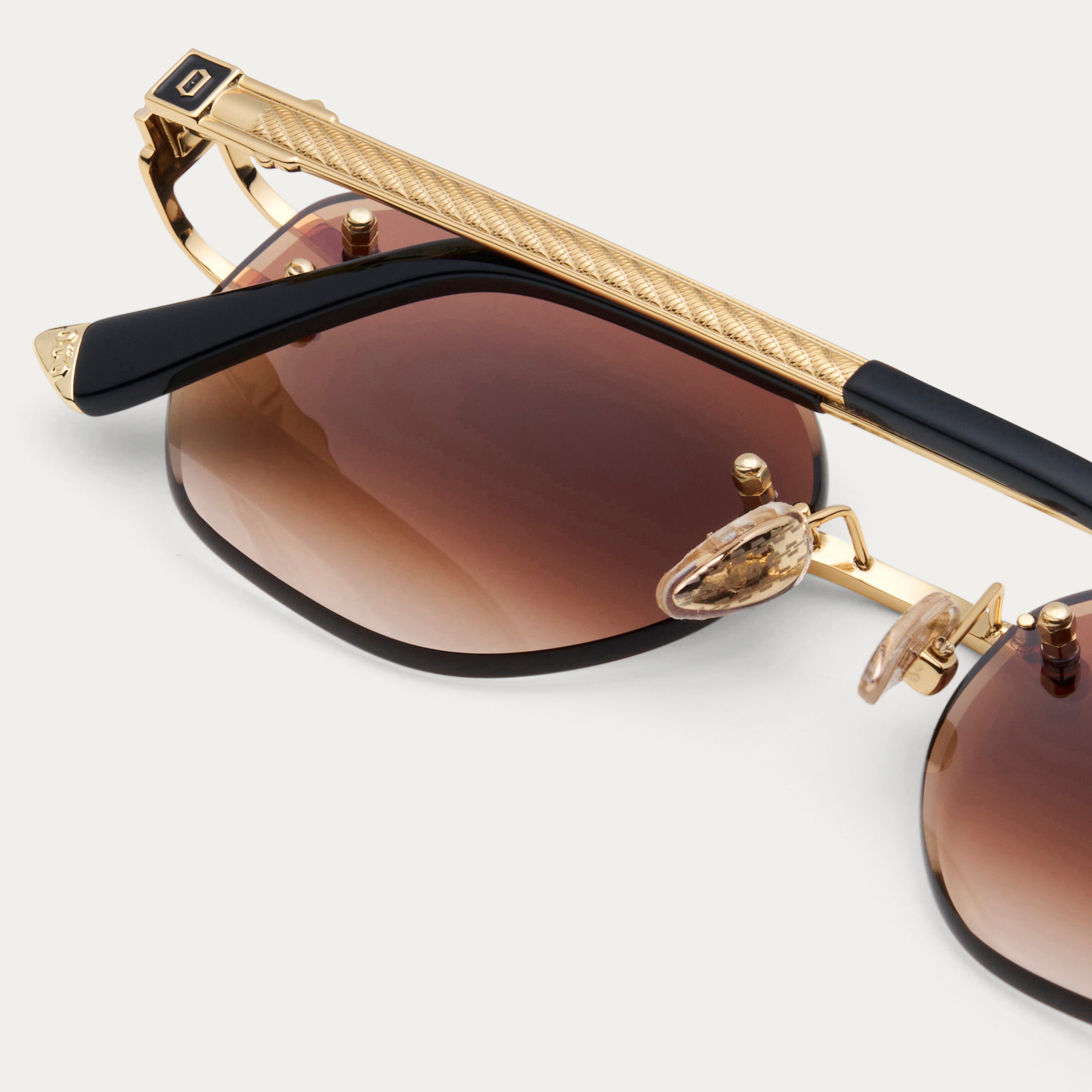 BROWN TINT OPUS – JAMES ORO