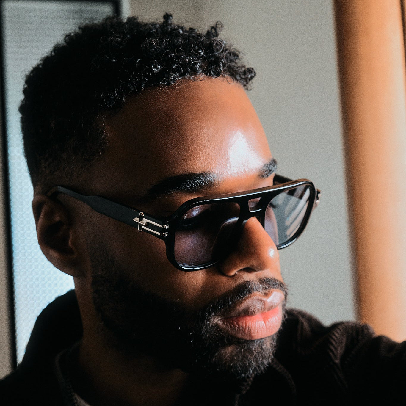 BLUE TINT BLACK HORIZON