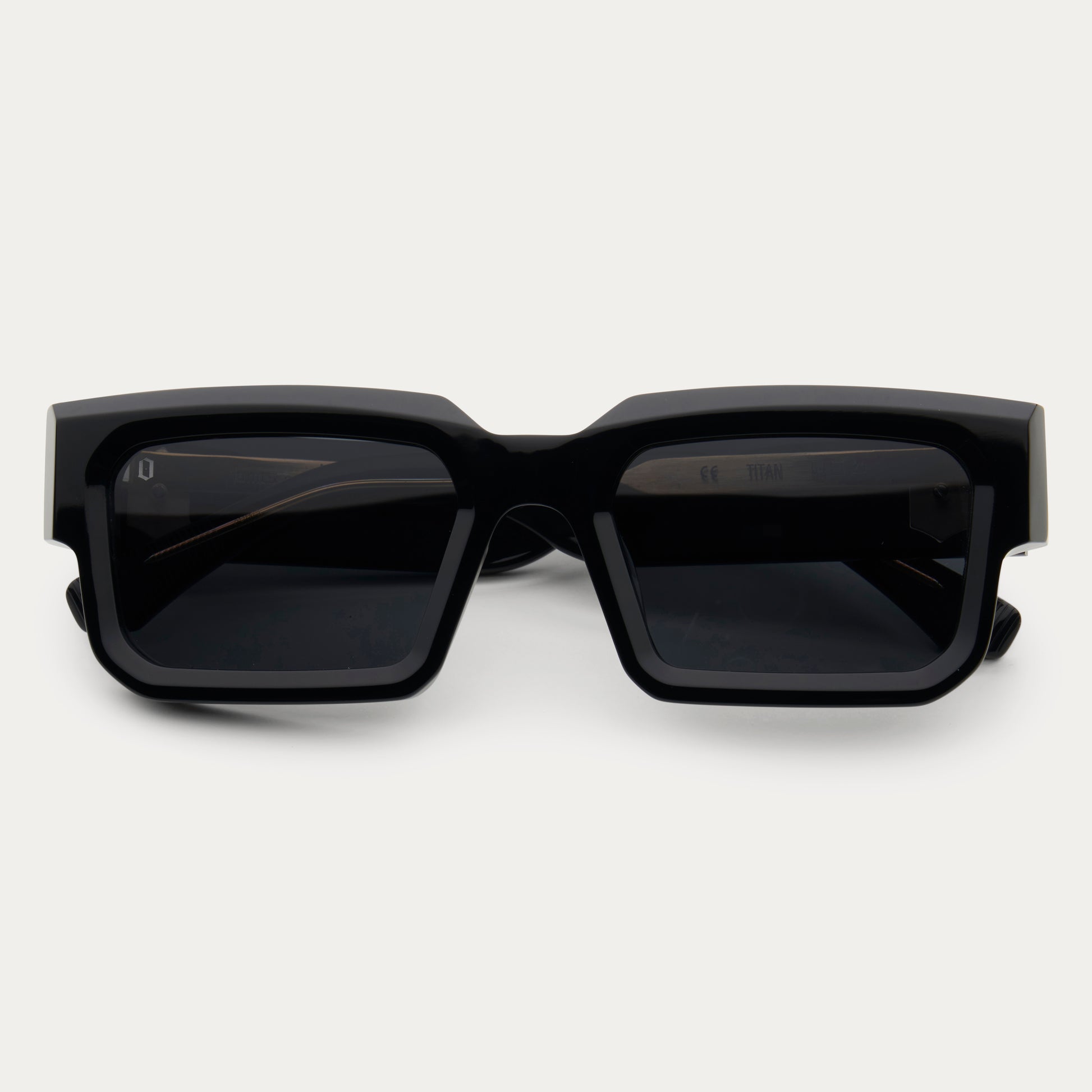 BLACK TITAN – JAMES ORO